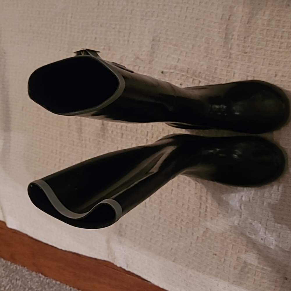 Cooelli New York black with gray stripes water boots size 5